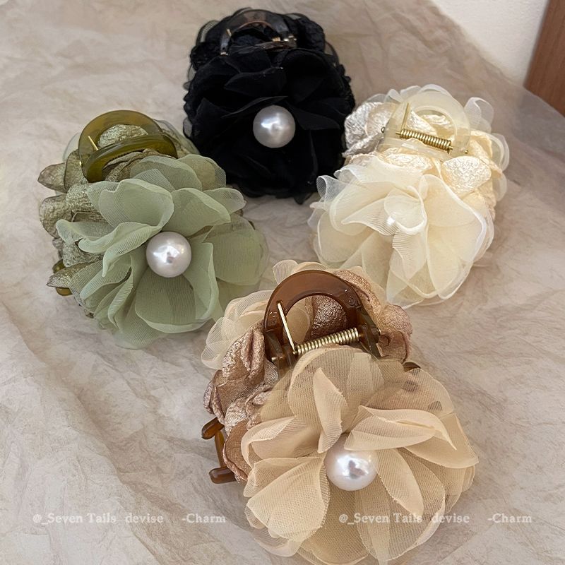 Nuovo ed elegante fermaglio a forma di squalo con perle floreali per acconciature raccolte, dal design raffinato, accessorio estivo per capelli da donna, edizione 2024._voghion.com