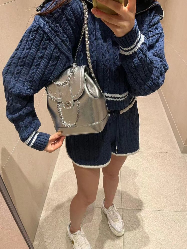 Kardinalrote koreanische Nischenduft-Kettentasche, kleiner Damenrucksack, Rucksack_voghion.com