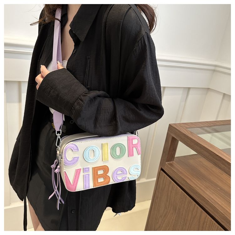 Borsa a tracolla donna piccola quadrata stile dopamina di moda_voghion.com