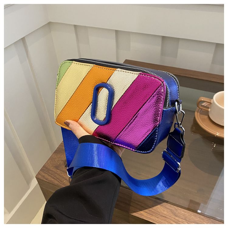 Borsa a tracolla donna piccola quadrata stile dopamina di moda_voghion.com