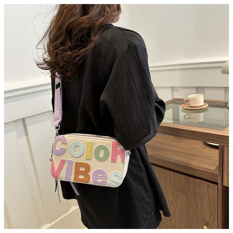 Borsa a tracolla donna piccola quadrata stile dopamina di moda_voghion.com