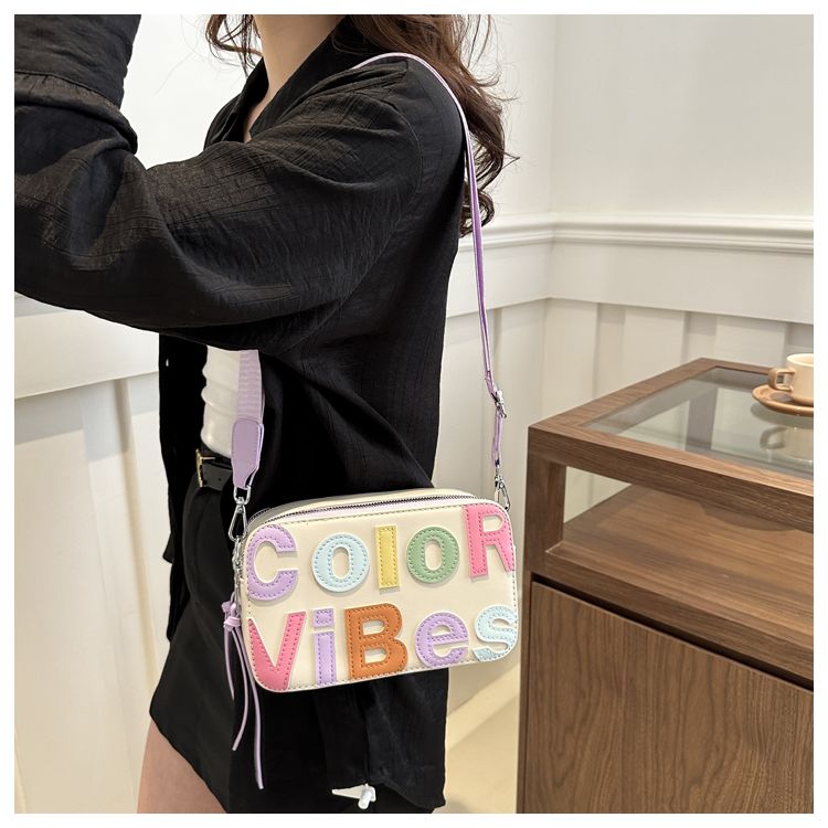 Borsa a tracolla donna piccola quadrata stile dopamina di moda_voghion.com