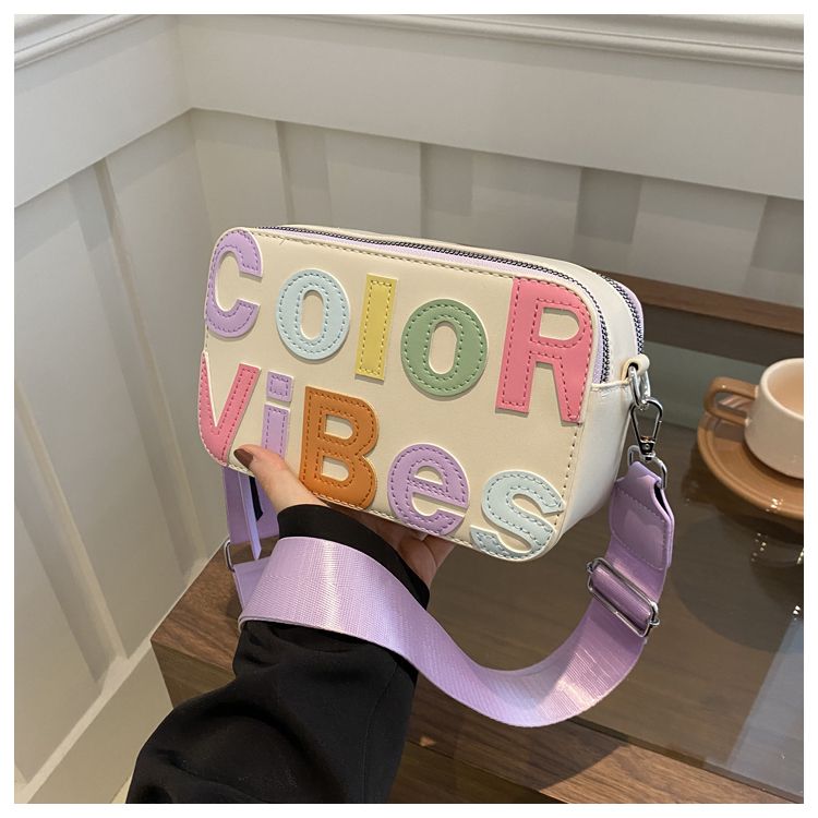 Borsa a tracolla donna piccola quadrata stile dopamina di moda_voghion.com