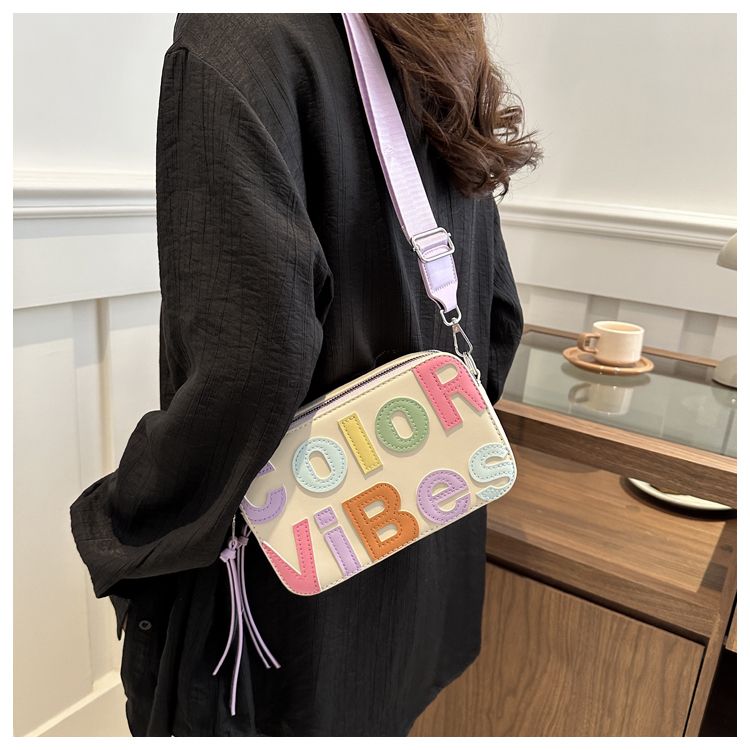 Borsa a tracolla donna piccola quadrata stile dopamina di moda_voghion.com