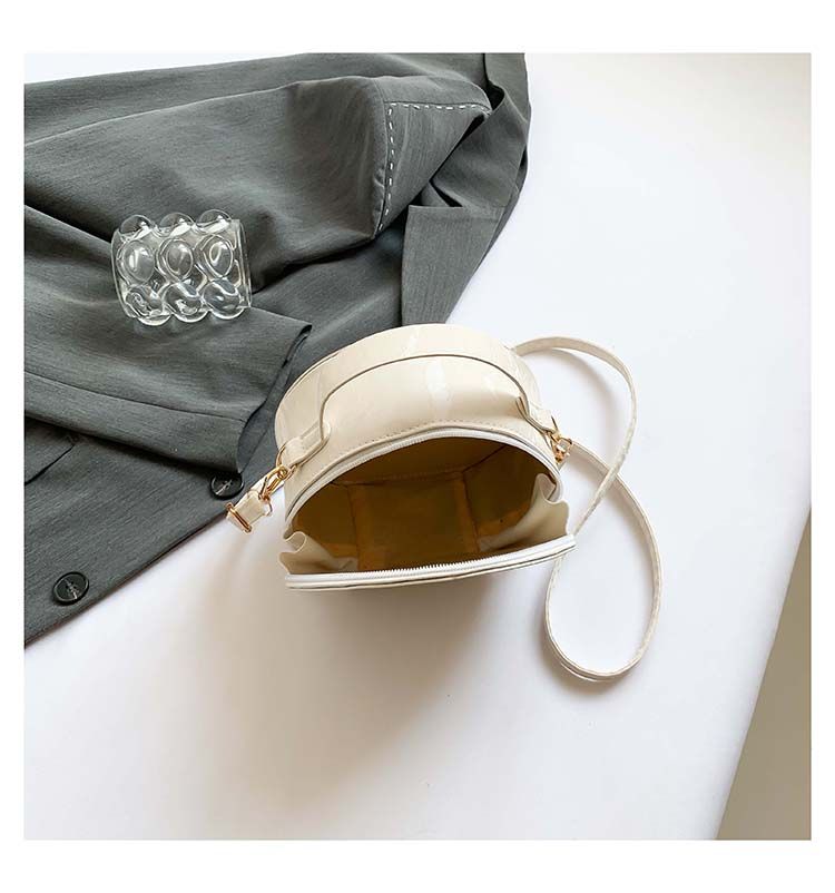 Rucsacuri personalizate, distinctive, frumoase, la modă și practice, care îți vor face frumusețea și mai mult să iasă în evidență._voghion.com