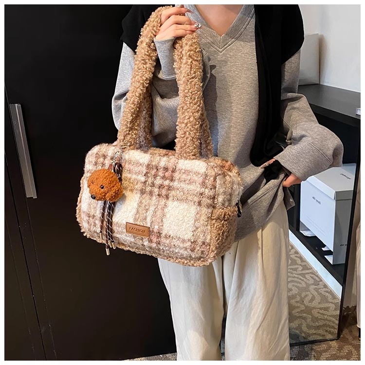 Fourre-tout tendance coréen FOUR ONE pour femmes, nouvelle collection automne et hiver, sac à bandoulière en peluche à couleurs contrastées_voghion.com