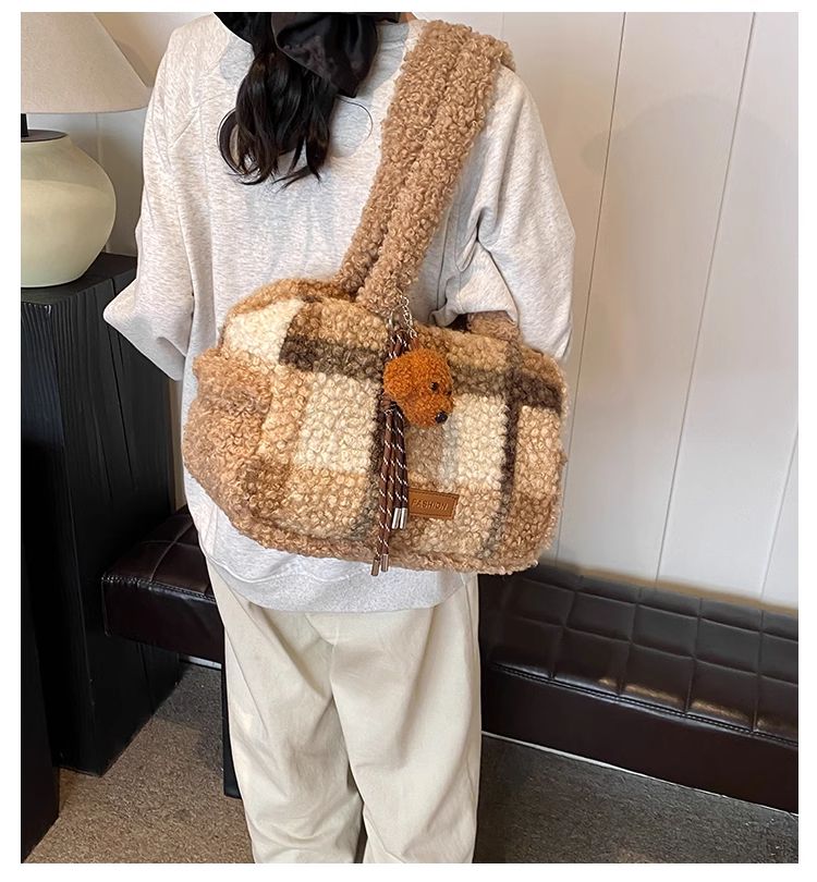 Fourre-tout tendance coréen FOUR ONE pour femmes, nouvelle collection automne et hiver, sac à bandoulière en peluche à couleurs contrastées_voghion.com