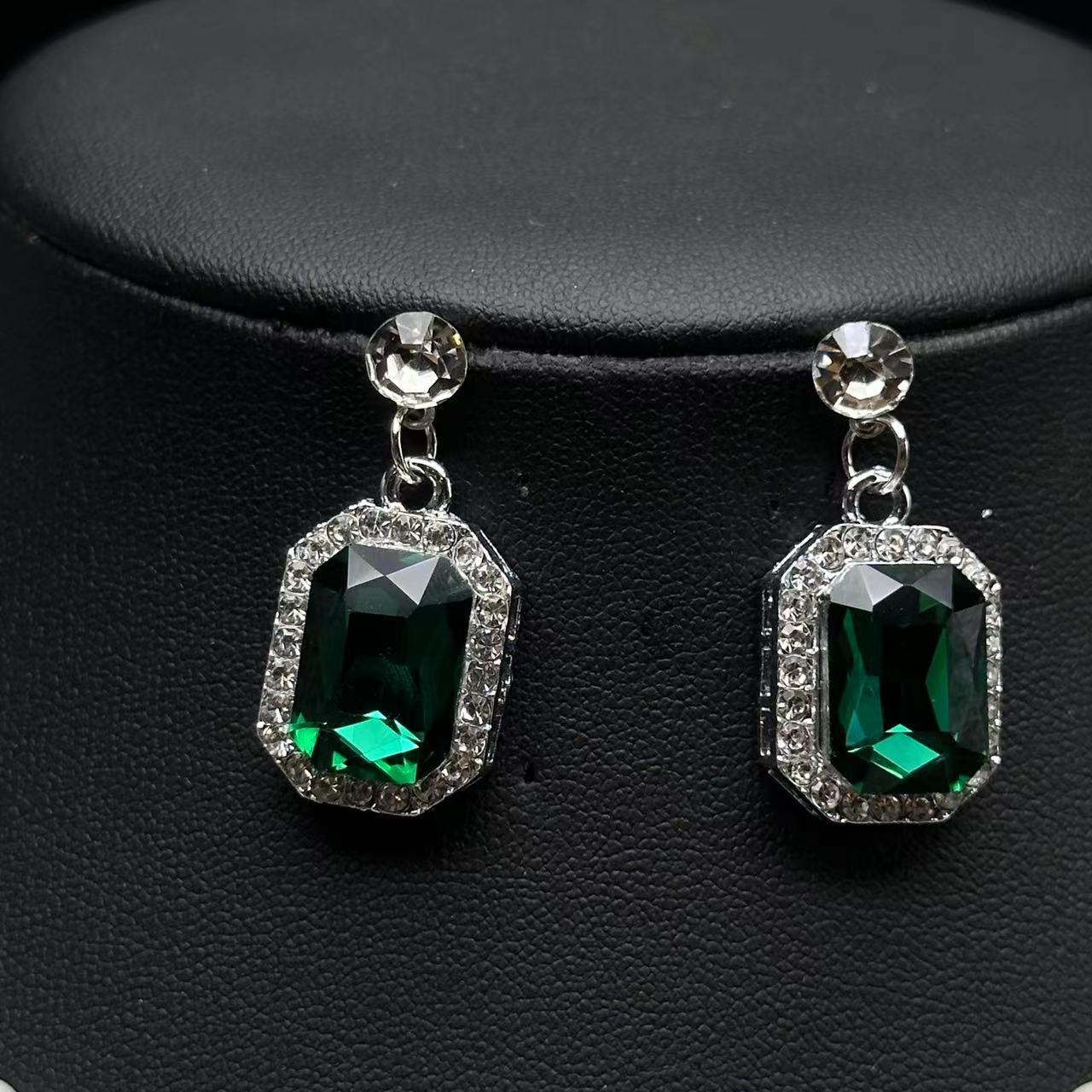 European And American Cross-Border Jewelry French Multi-Layer Pearl Elegant Light Luxury Beaded Round Pendant_voghion.com