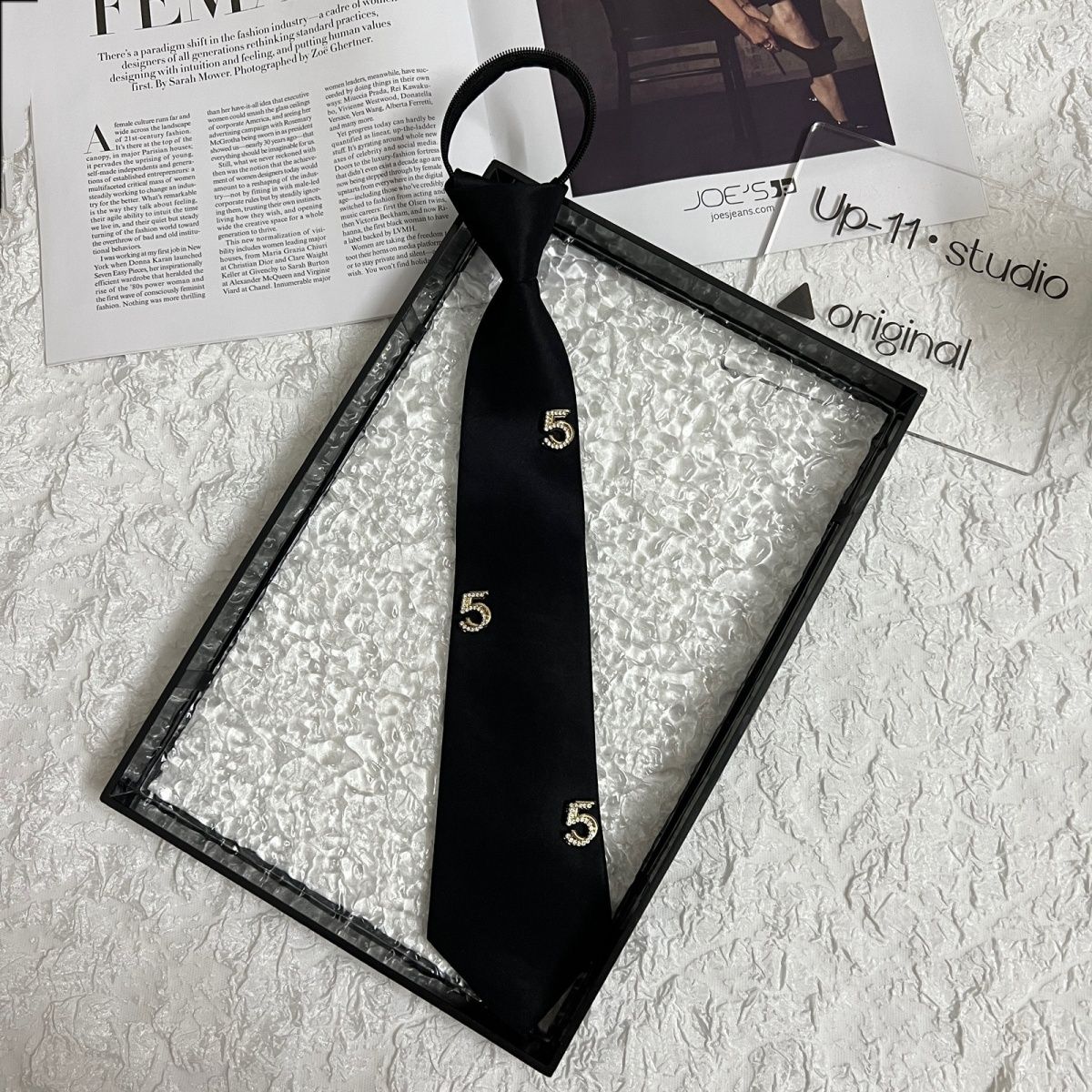 Nueva corbata decorativa con cremallera ajustable y versátil de 5 caracteres, inspirada en el estilo universitario de alta gama._voghion.com