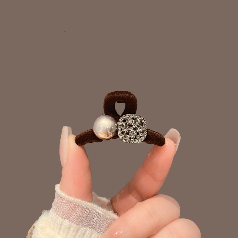 Elegante und luxuriöse kleine Haarspange mit beflockten Perlen für Prinzessinnenfrisuren mit wenig Haar, neues Modell 2024_voghion.com