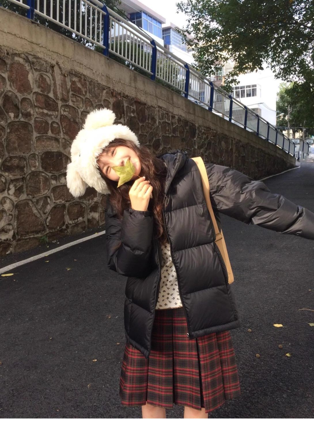 Doudoune courte blanche style hiver 2025 pour femme, à capuche, ample, chaude, pour couple, manteau épais_voghion.com