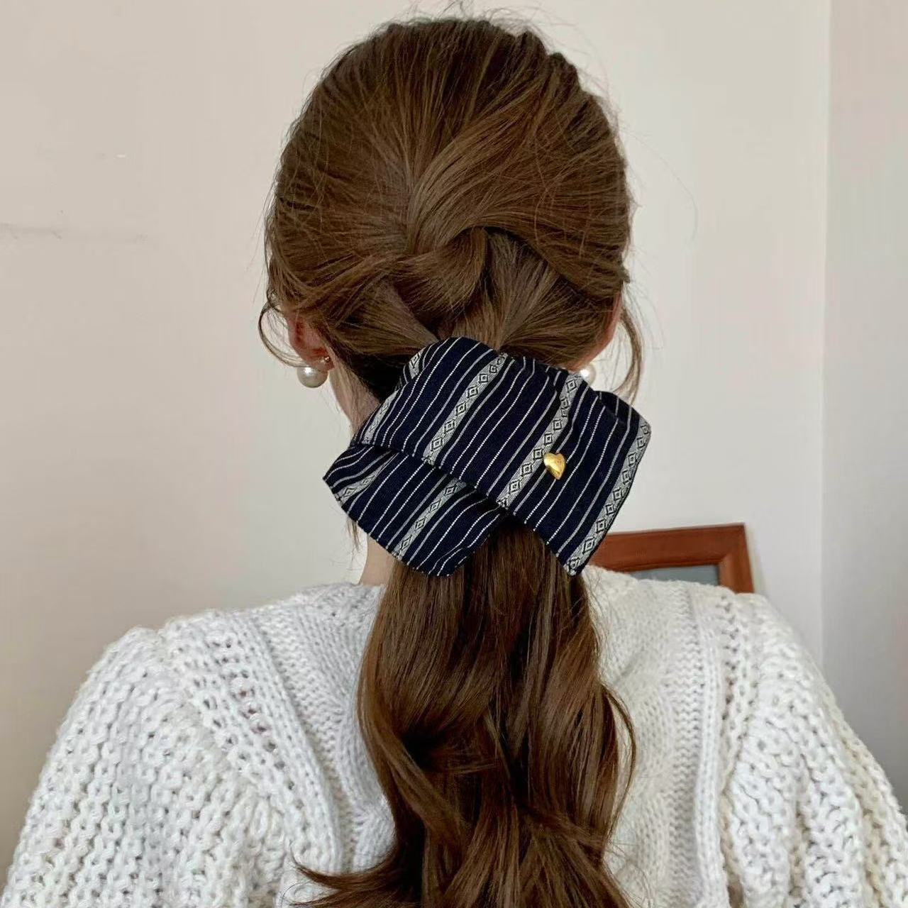 Korean Minimalist Striped Silk Scarf Clip For Women, 2026 New Model, High-end Half-tied Hair Accessory_voghion.com
