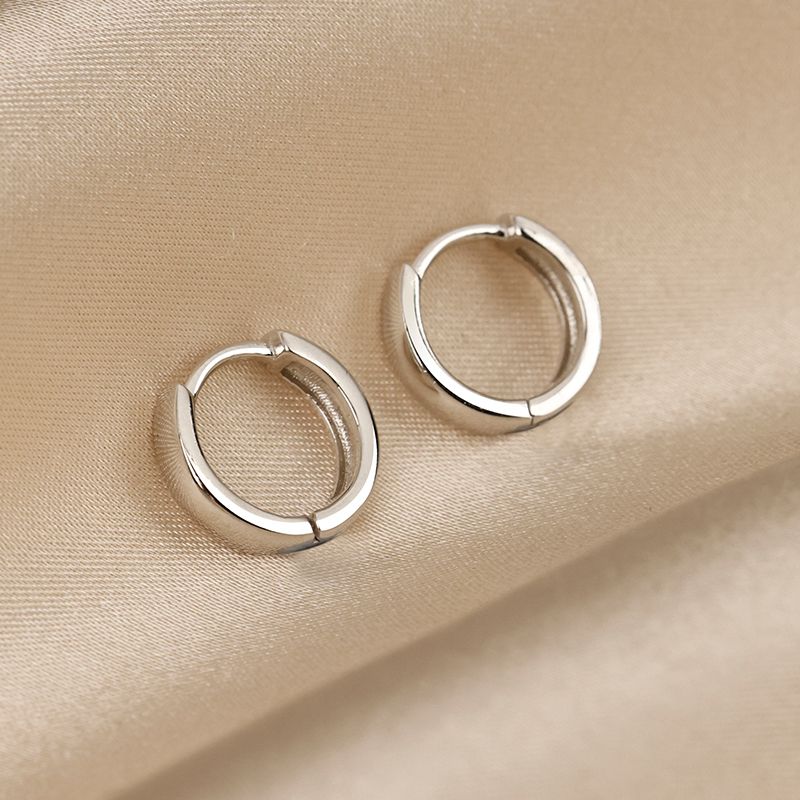 Genuine S999 sterling silver earrings for women simple niche design plain ring glossy ear buckles without removal anti-allergic foot silver ear studs