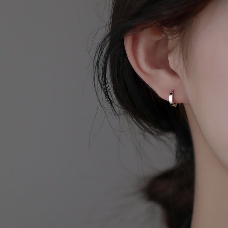 Genuine S999 sterling silver earrings for women simple niche design plain ring glossy ear buckles without removal anti-allergic foot silver ear studs