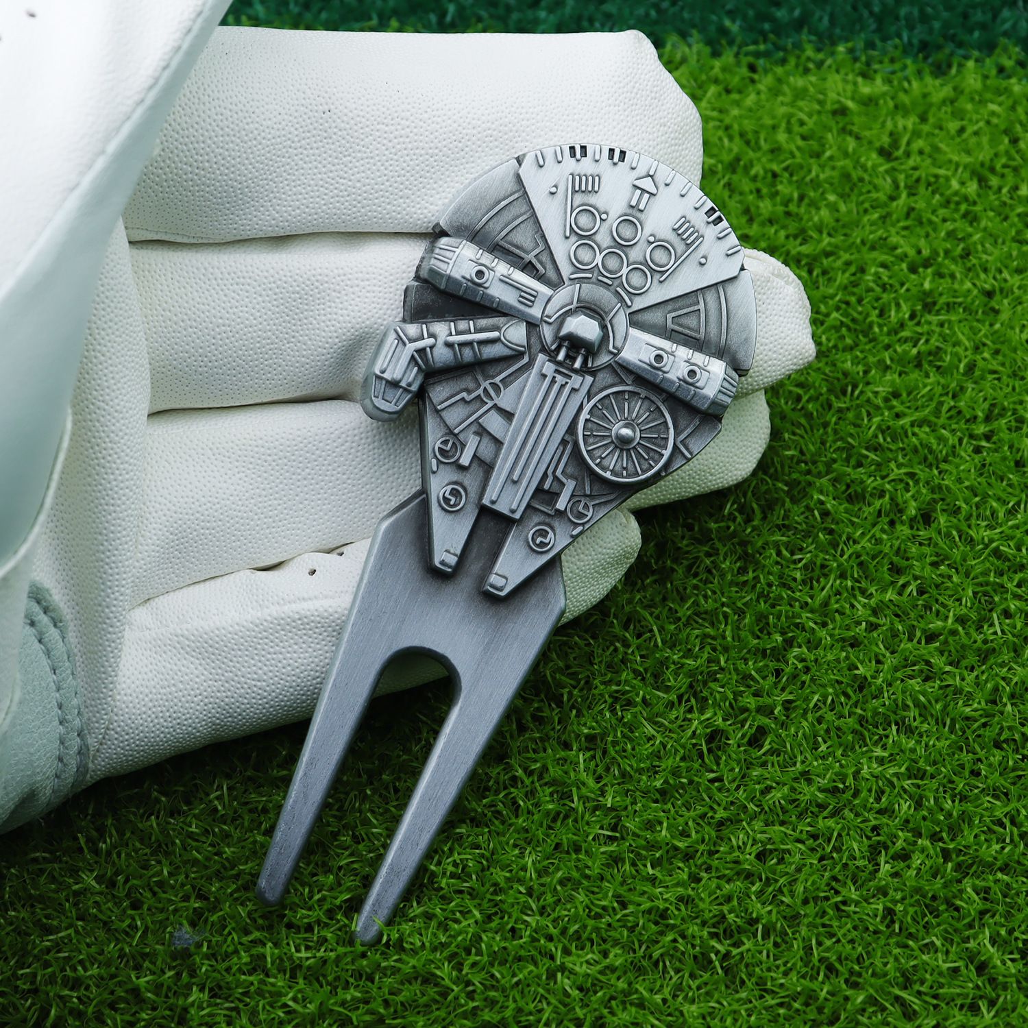 Forchetta in metallo/Attrezzo per la riparazione dell'erba Attrezzo per zolle da golf Forchetta da pesca a forma di astronave di Star Wars_voghion.com