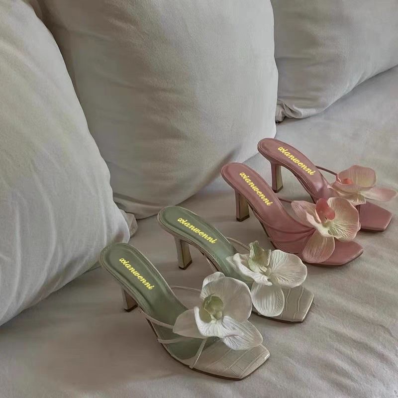 Scarpe da spiaggia da viaggio per celebrità su Internet 2025, pantofole estive da esterno da donna in stile tailandese, nuove e decorative, alla moda_voghion.com