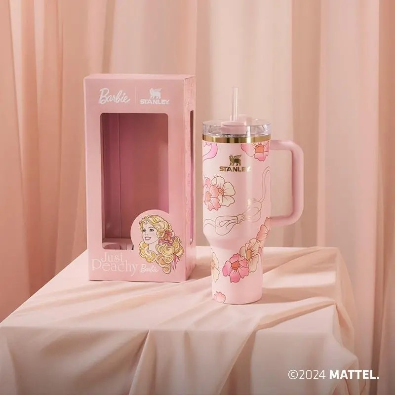 thumbnail image 1 of ¡El despertar del poder rosa! El modelo conjunto BARBIE x STANLEY, vaso con pajita de gran capacidad, desata una tormenta rosa este verano, 1 of 4