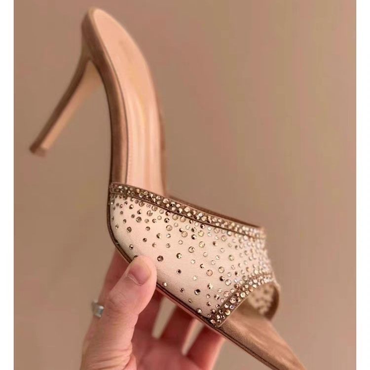 Sandali con cinturino e punta aperta, stile trendy per l'estate 2025, con tacco sottile, a punta, alti e alti, nuovi e sorprendenti._voghion.com