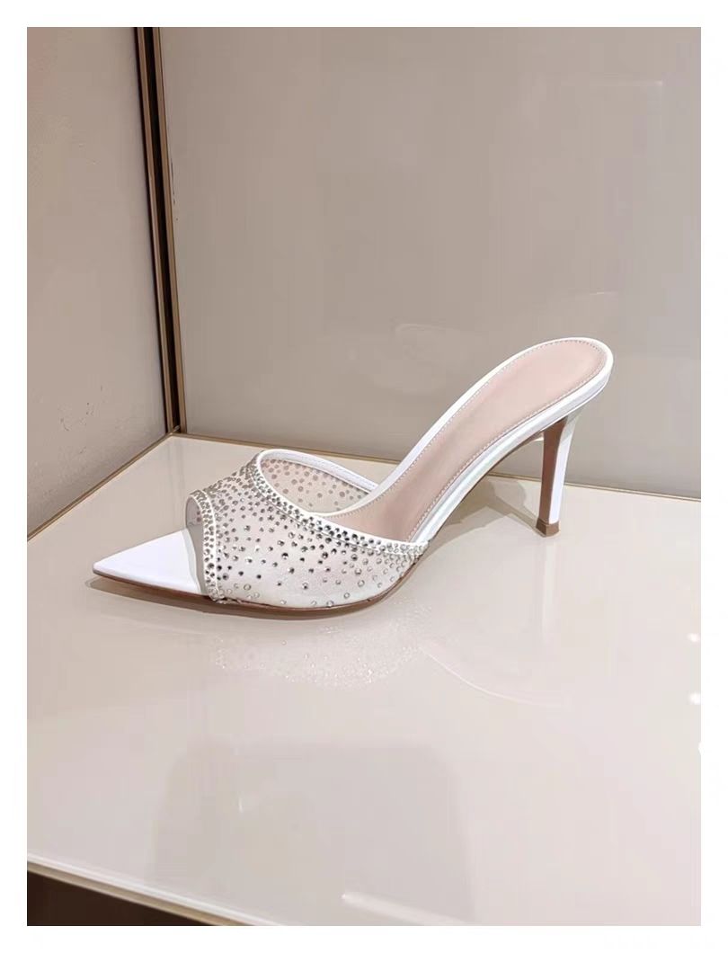 Sandali con cinturino e punta aperta, stile trendy per l'estate 2025, con tacco sottile, a punta, alti e alti, nuovi e sorprendenti._voghion.com