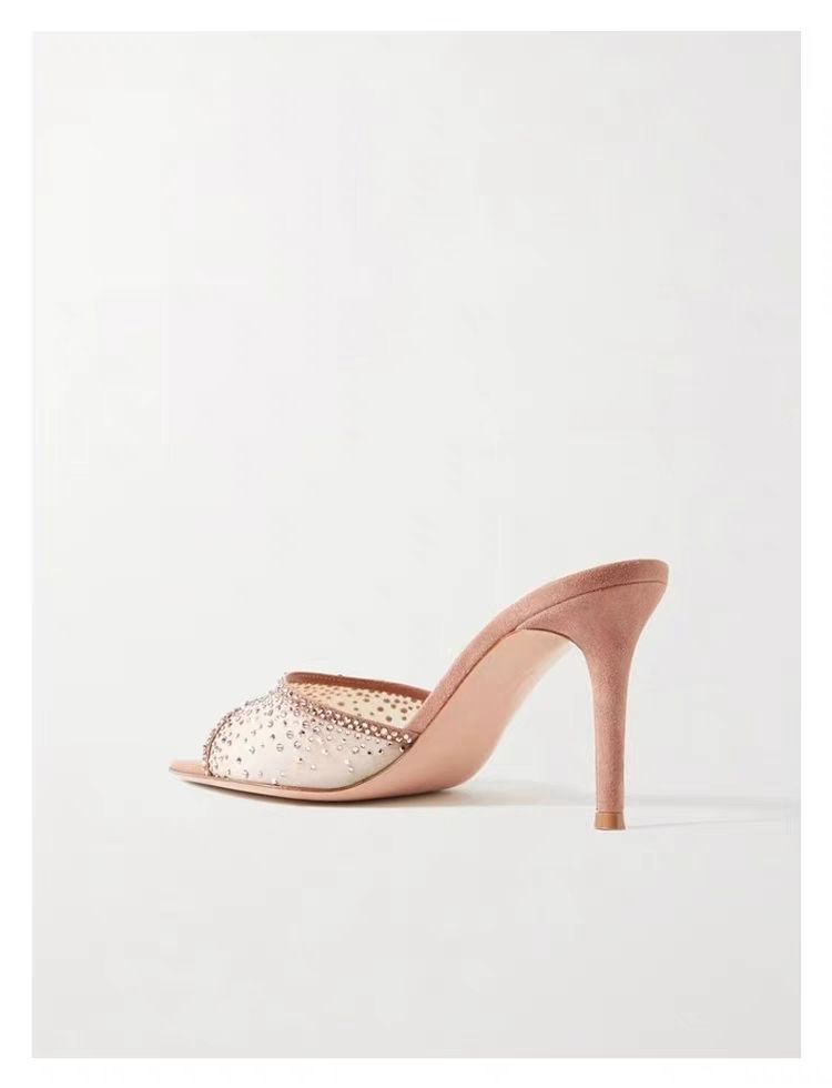 Sandali con cinturino e punta aperta, stile trendy per l'estate 2025, con tacco sottile, a punta, alti e alti, nuovi e sorprendenti._voghion.com