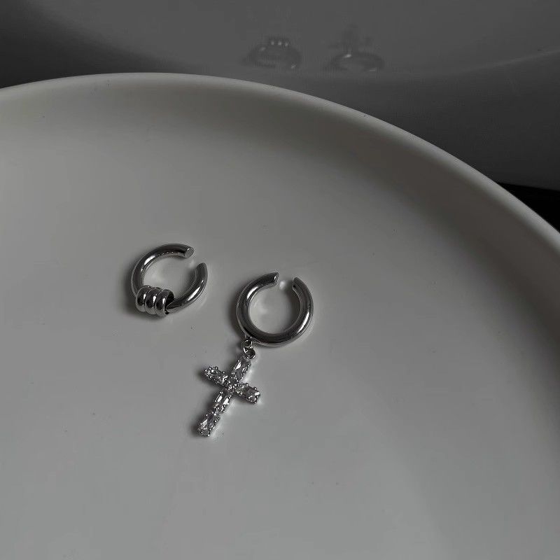 Set 2 earcuff croce in zircone senza foro orecchini clip_voghion.com