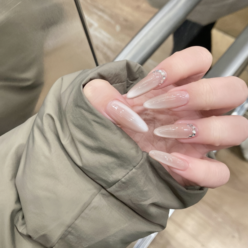 Klare Glasperlen, sanfte Mandel-Katzenaugen-Nagelkunst, Nude-Farbe, langlebig, elegant, aufhellend, tragbar, abnehmbare Nägel_voghion.com