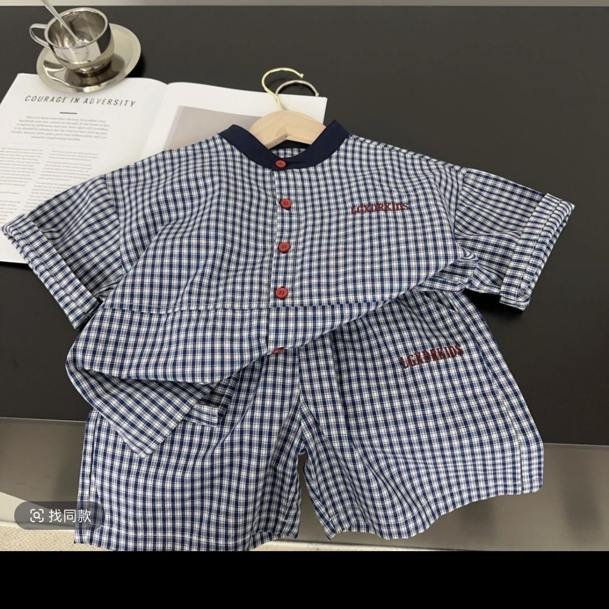 Completo estivo da bambino con pantaloncini a quadri e camicia_voghion.com