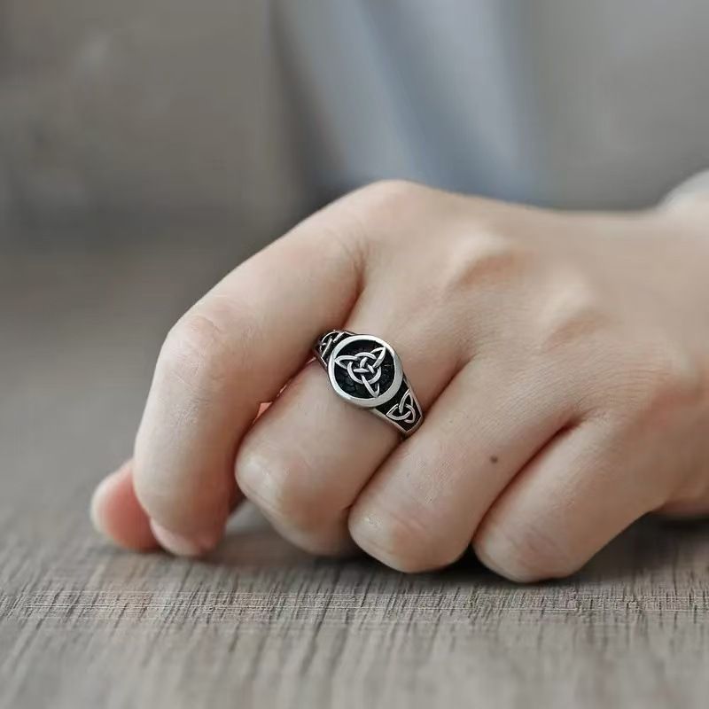 Massiver Retro Ring Aus Thai-silber Im Keltischen Punk-stil_voghion.com