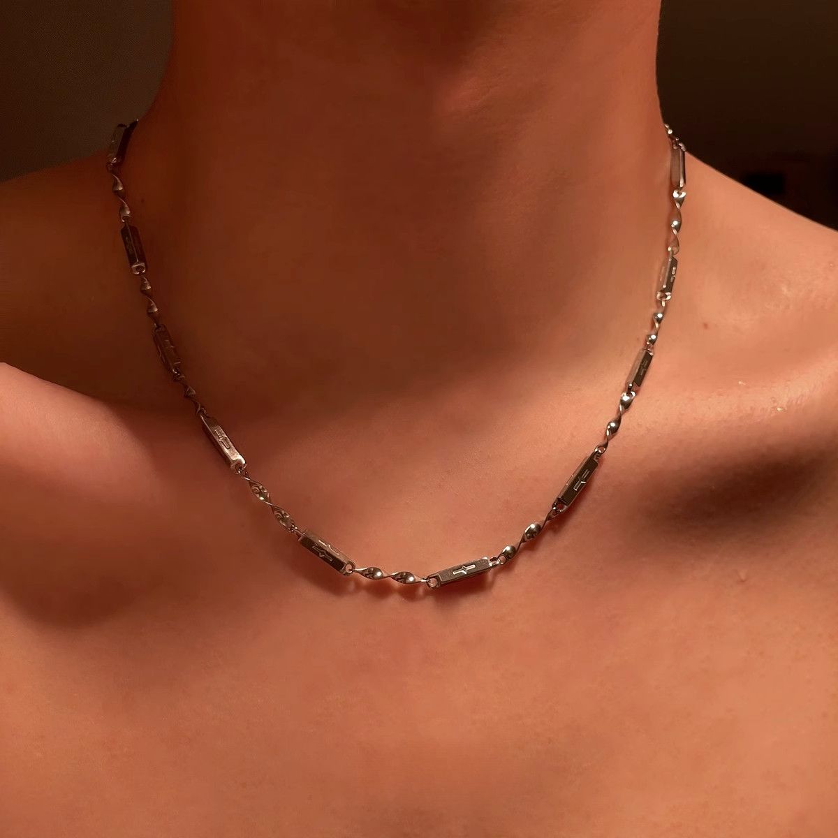 Minimalist Titanium Steel Mobius Strip Pendant Necklace For Couples_voghion.com