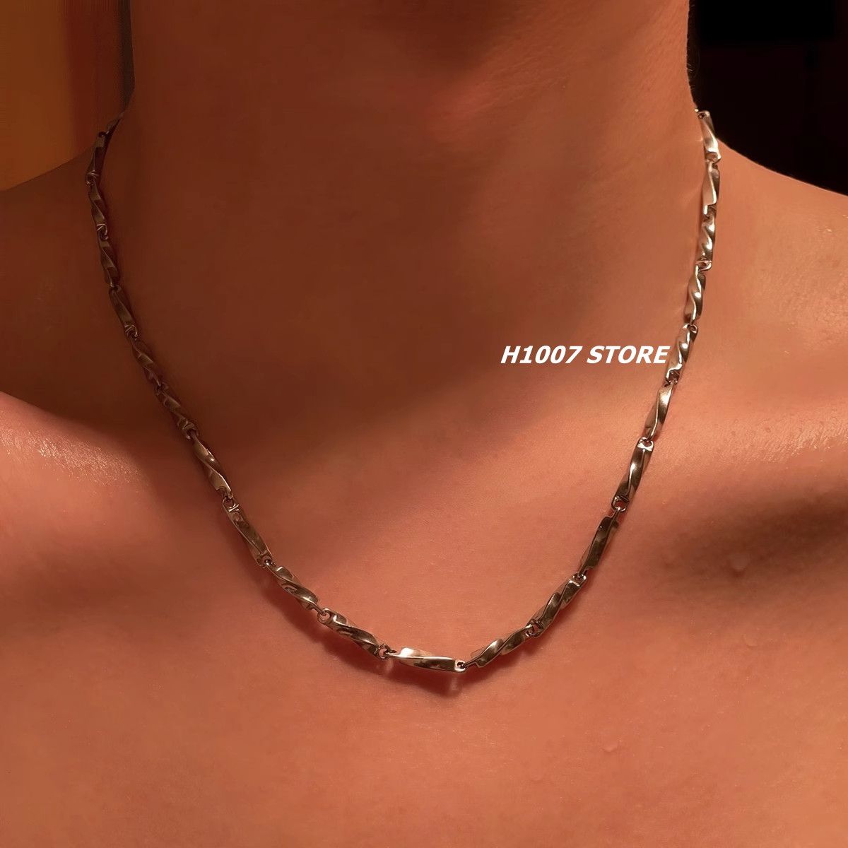 Minimalist Titanium Steel Mobius Strip Pendant Necklace For Couples_voghion.com