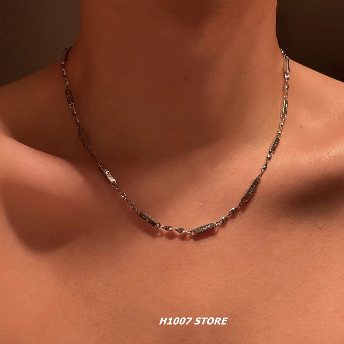 Minimalist Titanium Steel Mobius Strip Pendant Necklace For Couples_voghion.com