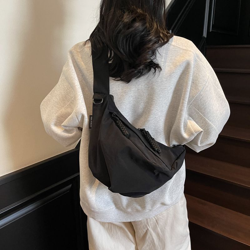 High-Value Casual New Crossbody For Women 2025 Commuting Large Capacity Fashion Sports Dumpling Outdoor Shoulder Bag_voghion.com