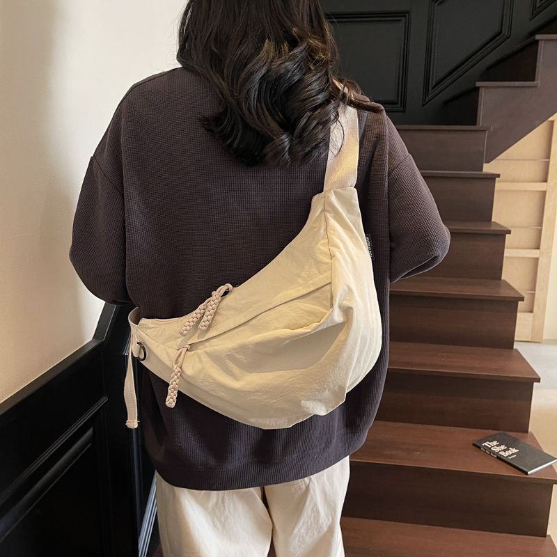 High-Value Casual New Crossbody For Women 2025 Commuting Large Capacity Fashion Sports Dumpling Outdoor Shoulder Bag_voghion.com