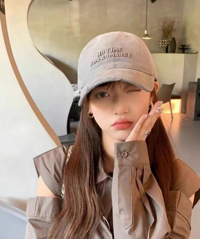 Gorra de béisbol rota para mujer con bordado de letras_voghion.com