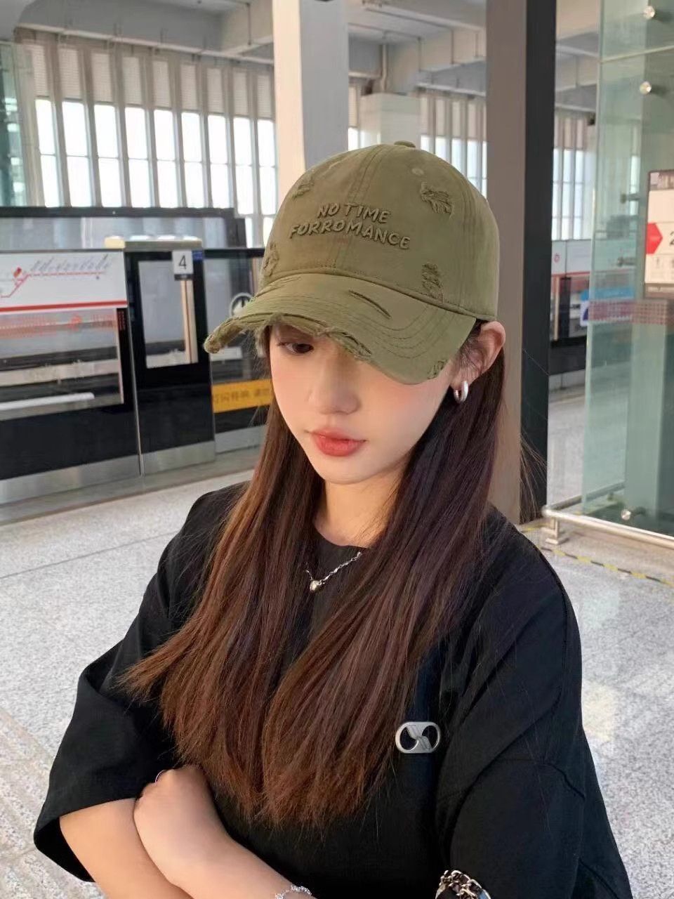 Gorra de béisbol rota para mujer con bordado de letras_voghion.com