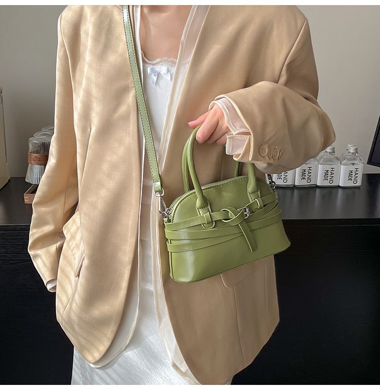 Borsa a tracolla da donna in pelle a forma di conchiglia_voghion.com