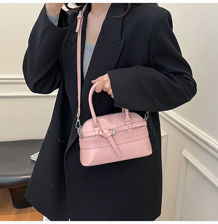 Borsa a tracolla da donna in pelle a forma di conchiglia_voghion.com