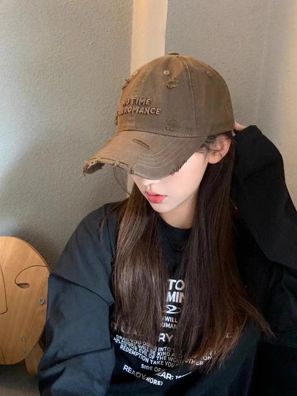 Gorra de béisbol rota para mujer con bordado de letras_voghion.com