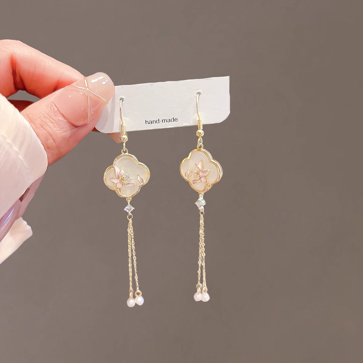 Neue, einzigartige Ohrringe im chinesischen Magnolienblüten-Stil, beliebtes neues Modell 2025, exklusive Nischenohrringe für Damen, leicht_voghion.com