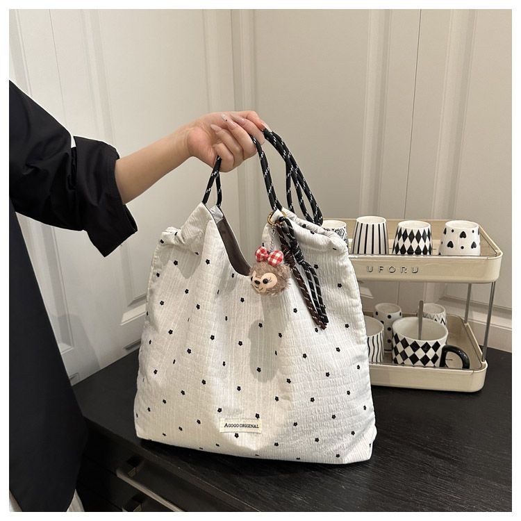 Trendige, großvolumige Tragetasche im koreanischen Stil, schlichte, sommerliche Schultertasche für Damen (Modell 2025)_voghion.com
