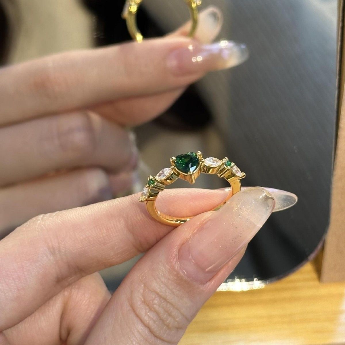 Hjerteformet s925 sølvring med grøn sten elegant smykke_voghion.com