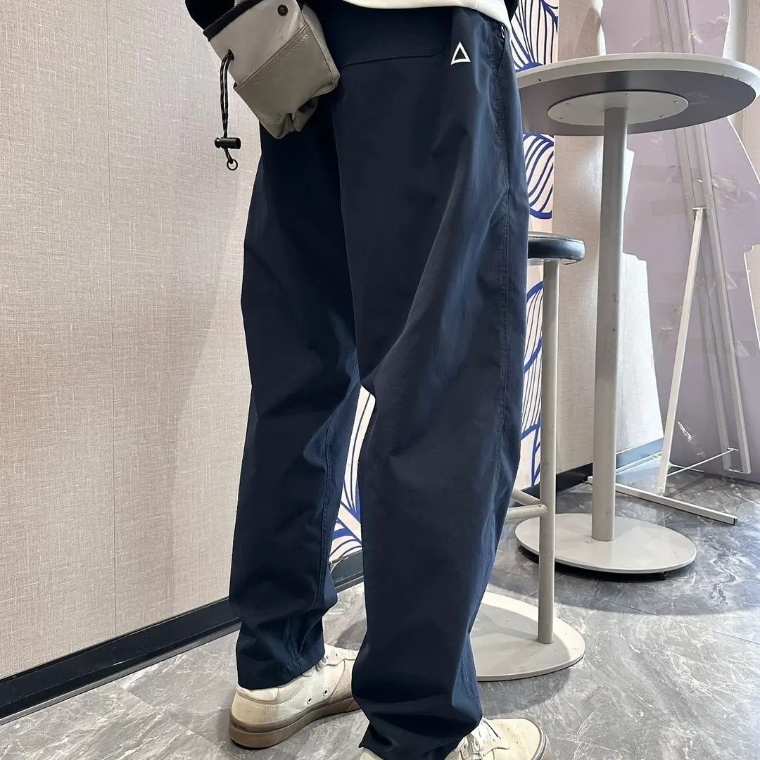 HILTON高弹速干抗菌休闲裤中青年夏季锥形宽松裤男女同款三角标