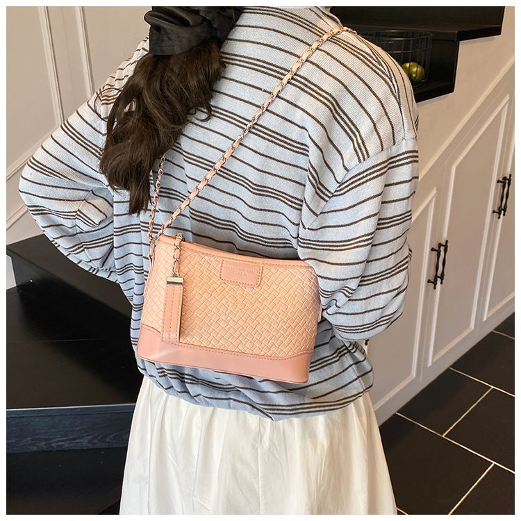 Quilted Chain 2025 For Women New Fashionable Versatile High-end Bucket Commuter Shoulder Crossbody Bag Light Luxury_voghion.com