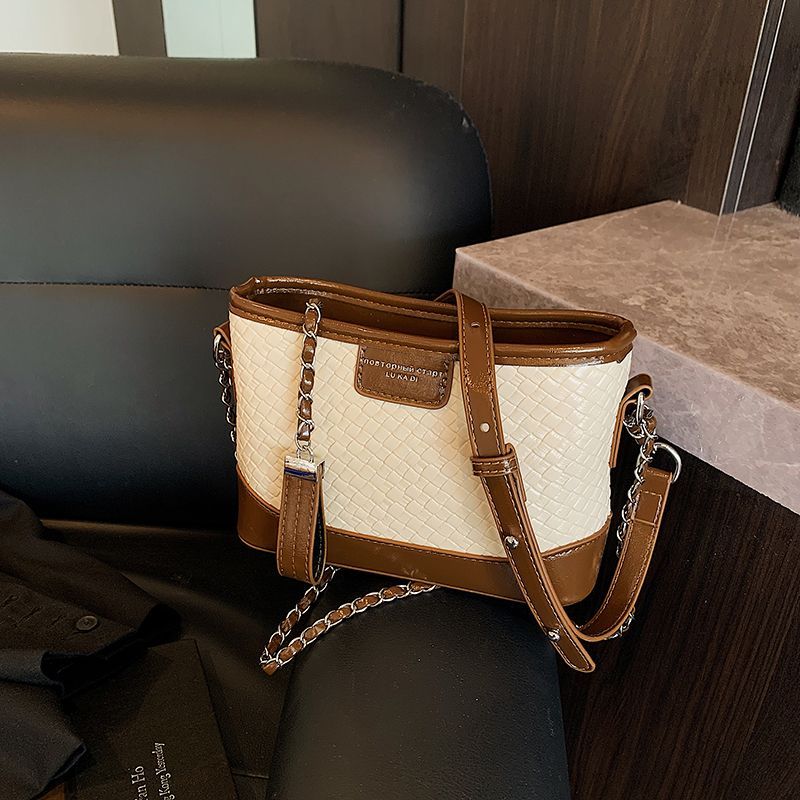Quilted Chain 2025 For Women New Fashionable Versatile High-end Bucket Commuter Shoulder Crossbody Bag Light Luxury_voghion.com