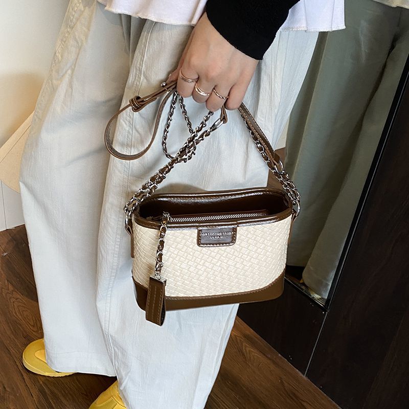 Quilted Chain 2025 For Women New Fashionable Versatile High-end Bucket Commuter Shoulder Crossbody Bag Light Luxury_voghion.com