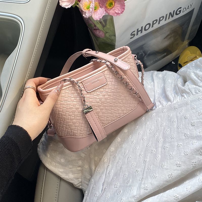 Quilted Chain 2025 For Women New Fashionable Versatile High-end Bucket Commuter Shoulder Crossbody Bag Light Luxury_voghion.com