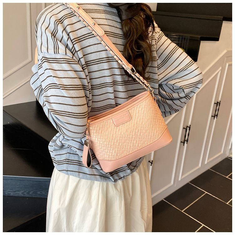 Quilted Chain 2025 For Women New Fashionable Versatile High-end Bucket Commuter Shoulder Crossbody Bag Light Luxury_voghion.com