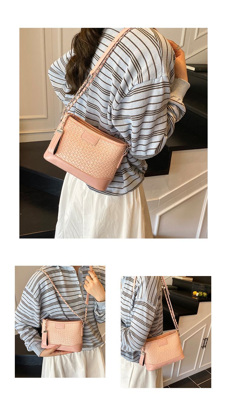 Quilted Chain 2025 For Women New Fashionable Versatile High-end Bucket Commuter Shoulder Crossbody Bag Light Luxury_voghion.com