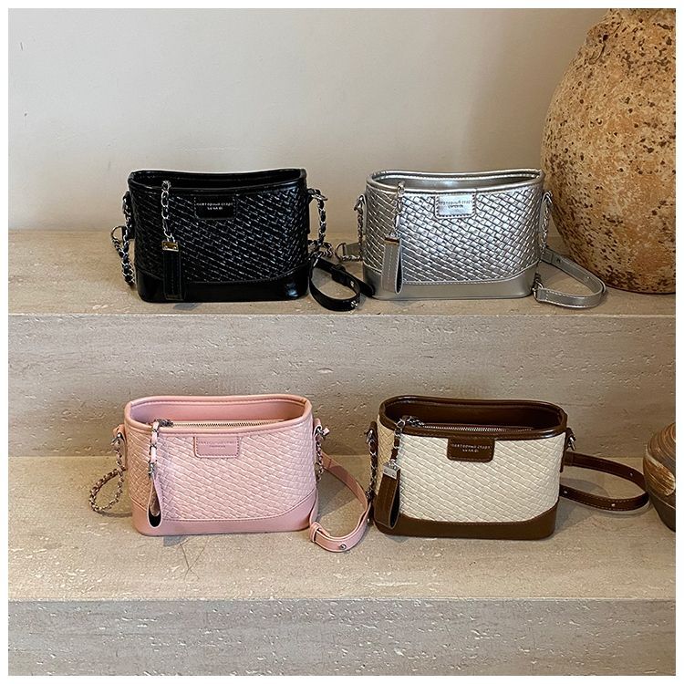 Quilted Chain 2025 For Women New Fashionable Versatile High-end Bucket Commuter Shoulder Crossbody Bag Light Luxury_voghion.com