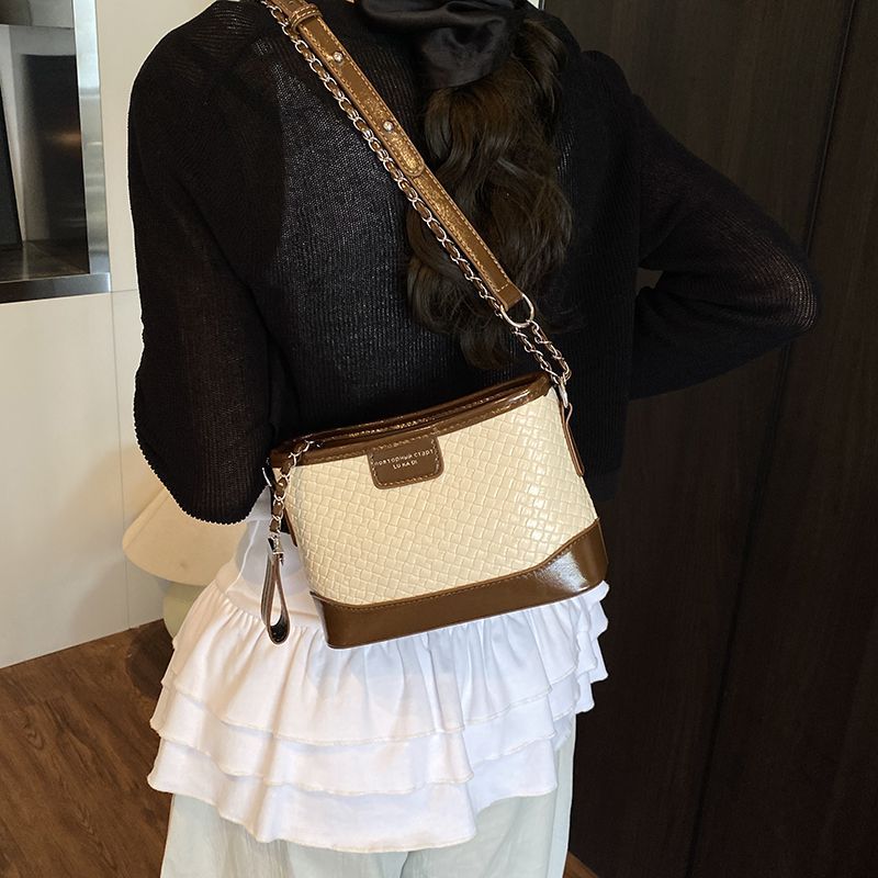 Quilted Chain 2025 For Women New Fashionable Versatile High-end Bucket Commuter Shoulder Crossbody Bag Light Luxury_voghion.com